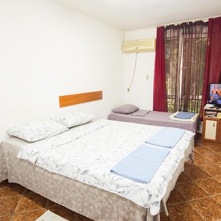 Ferienwohnung Center - Basic Flat - 10 Min To The Beach Burgas City Exterior foto